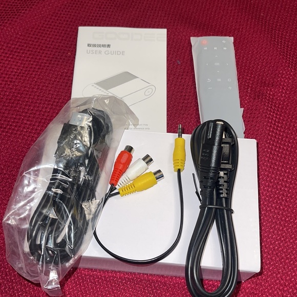 GooDee Mini Home Theater Projector 7500L  w/ case, cords & remote - Picture 9 of 12